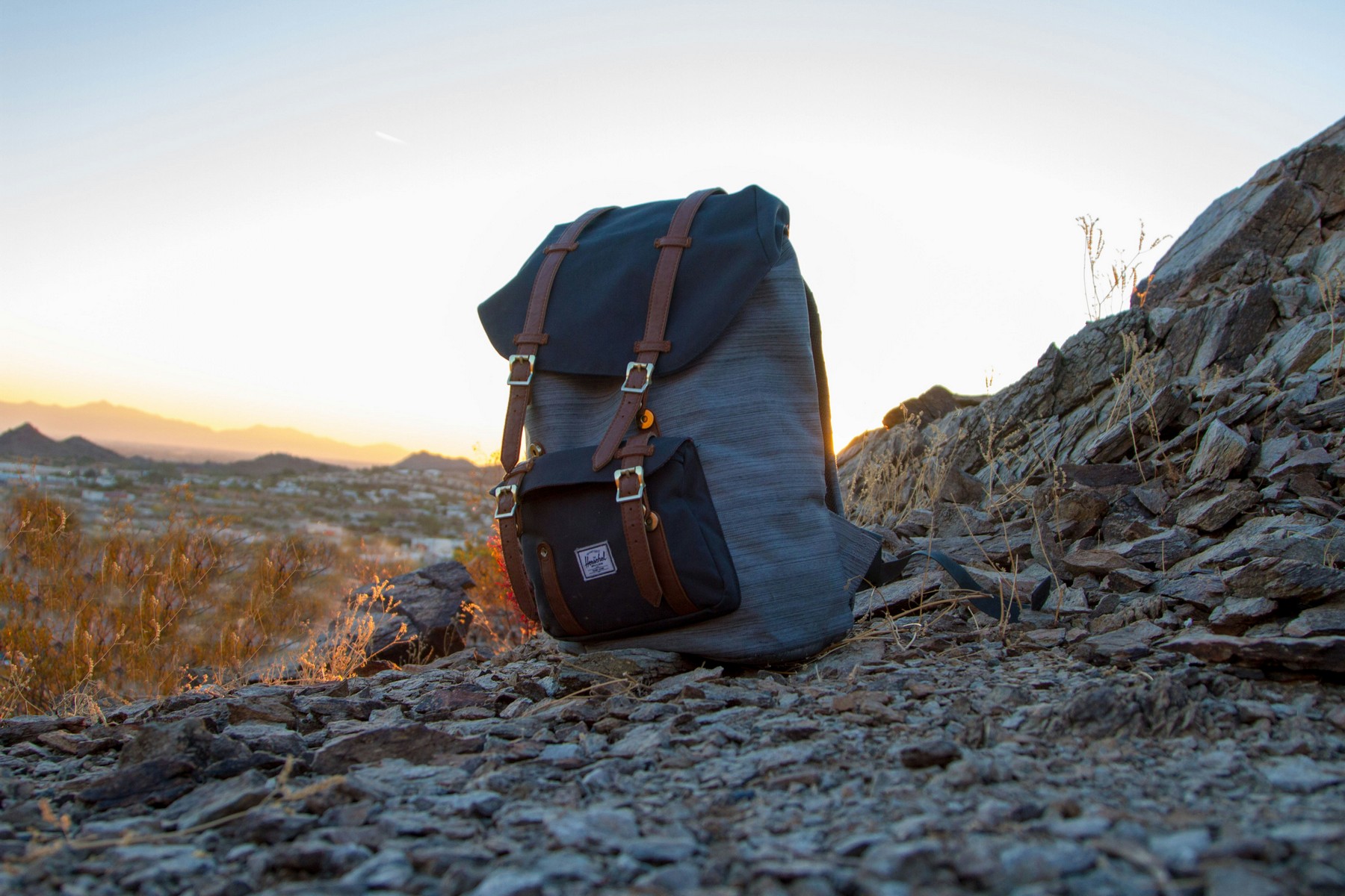 Abgenutzter Rucksack mit sichtbaren Gebrauchsspuren