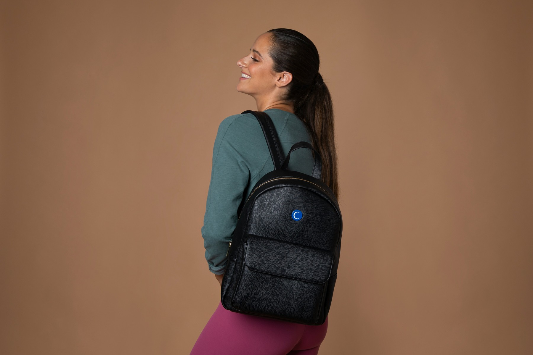 Verwitterte Rucksackgurte mit sichtbarem Abrieb